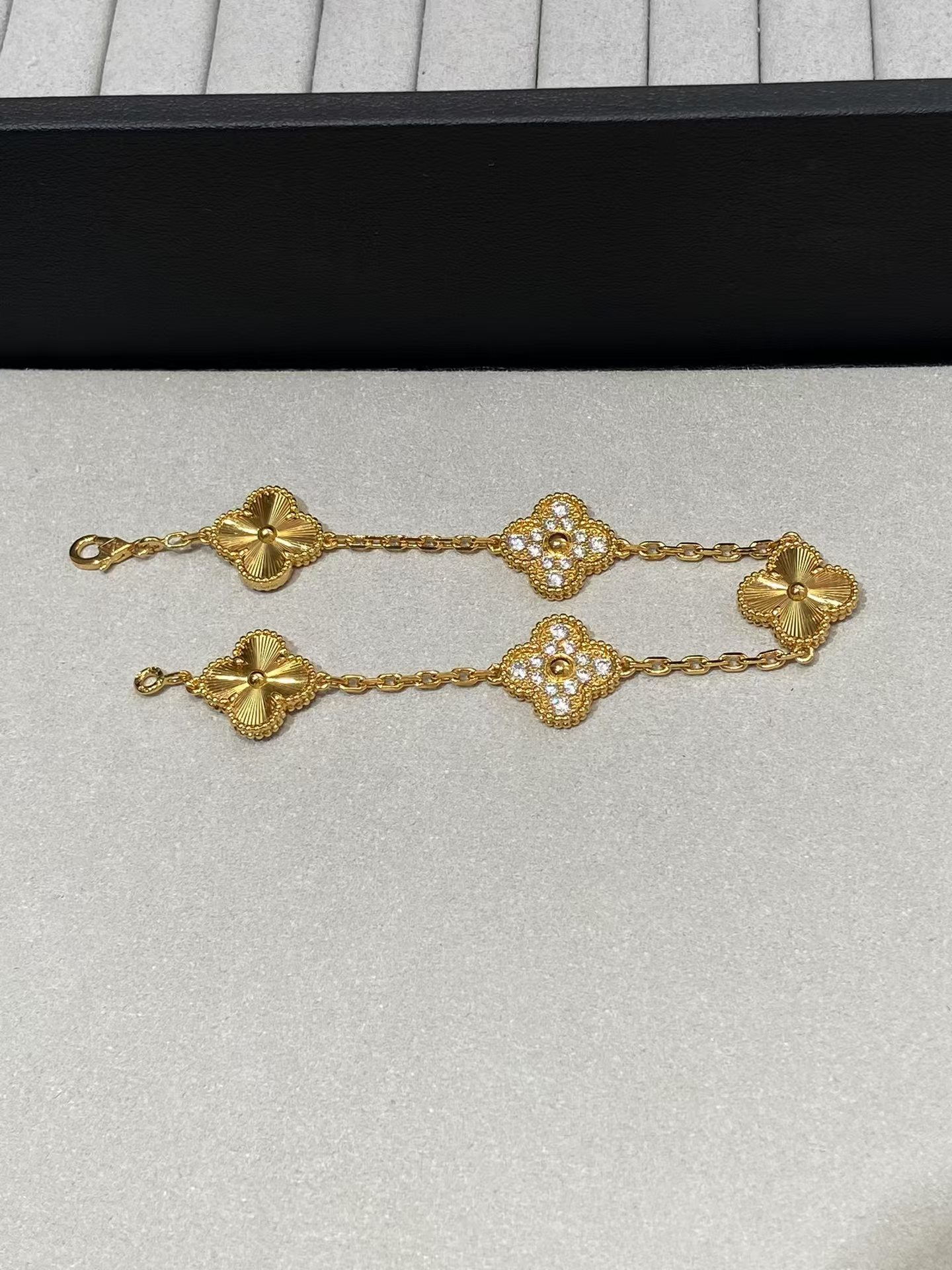 VCA Gold-tone Diamond and Guilloche Vintage Alhambra Bracelet 5 Motifs - Original Replica Club