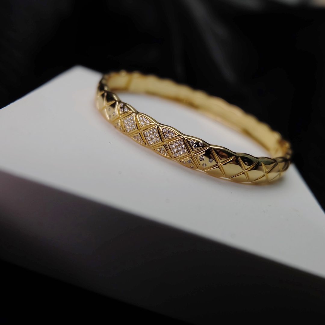 Chanel Diamond Coco Crush Bangle Bracelet - Wide Version - Original Replica Club