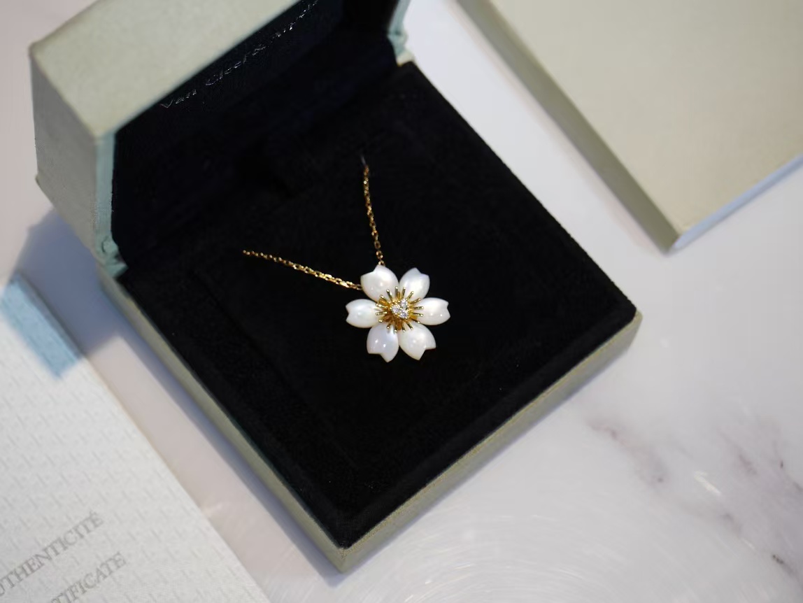VCA Rose de Noël Pendant Necklace - Mini - Original Replica Club
