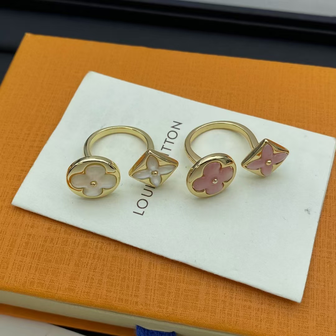 Louis Vuitton Classic Ring - Original Replica Club