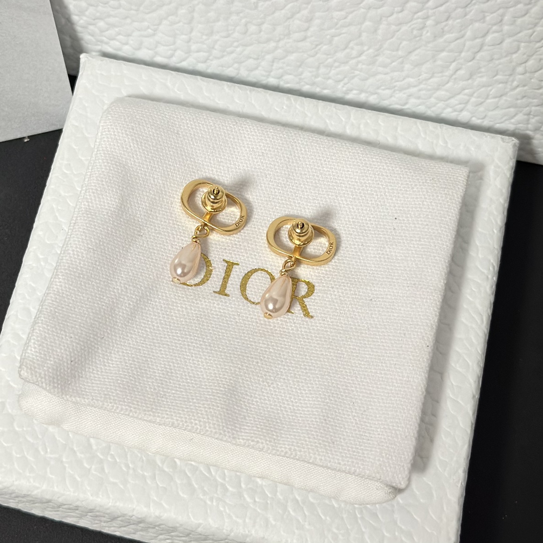 Dior Pink Teardrop Pearl Earrings - Original Replica Club
