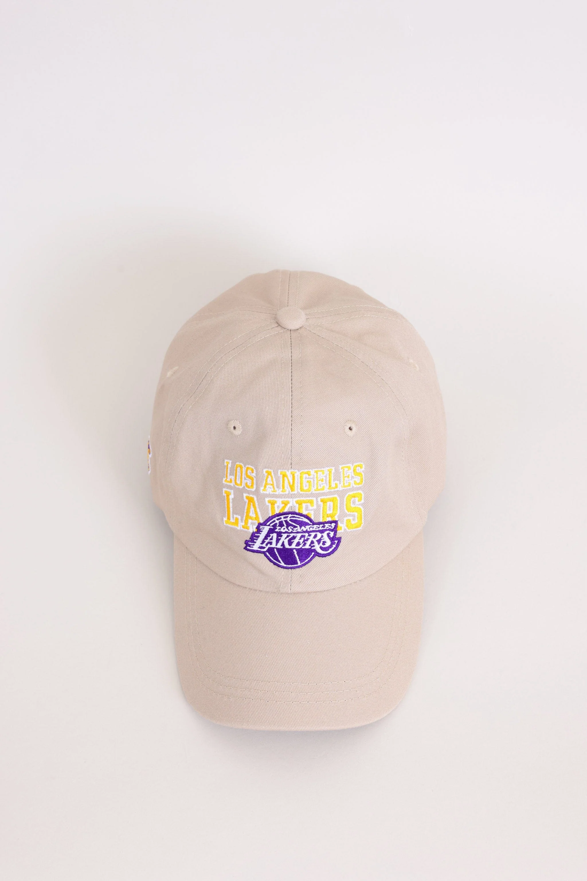 כובע ממותג NBA