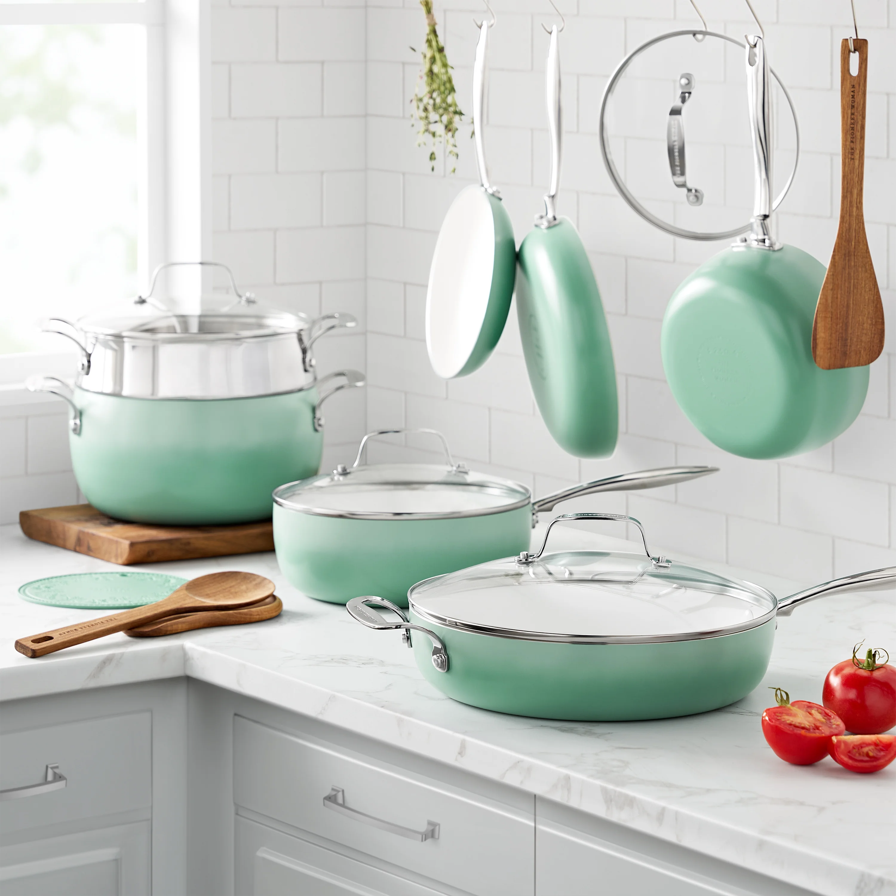 The Pioneer Woman Harlow 15-Piece Cookware Set, Ceramic Non-Stick Pots and Pans Set, Taupe - Image 24