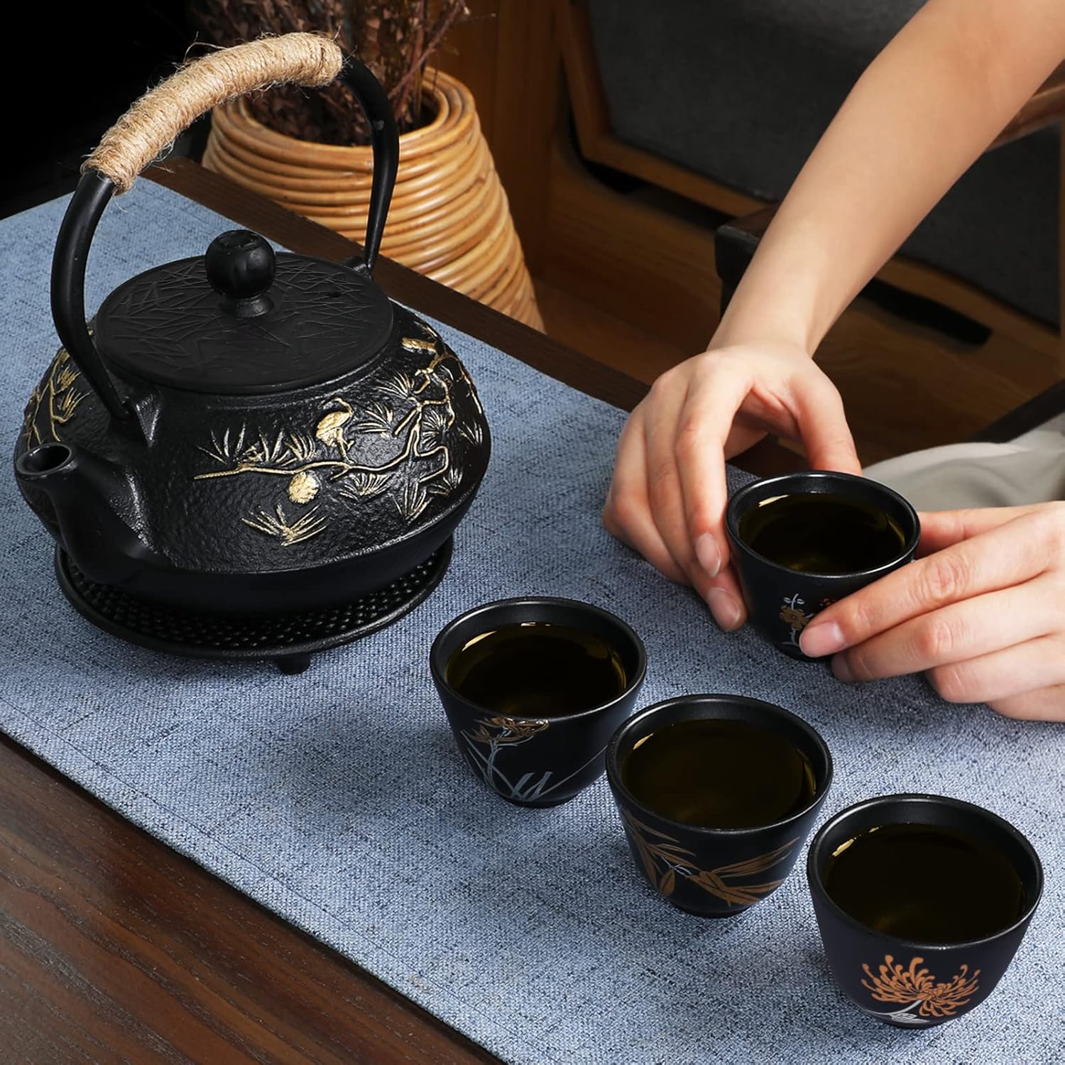 RekRang Longevity Crane Cast Iron Teapot, Japanese Style Tetsubin Tea Kettle with 4 Cups, Removable Infuser and Trivet, Antique Cast Iron Tea Set for Stove, 800ml, 28Ounce