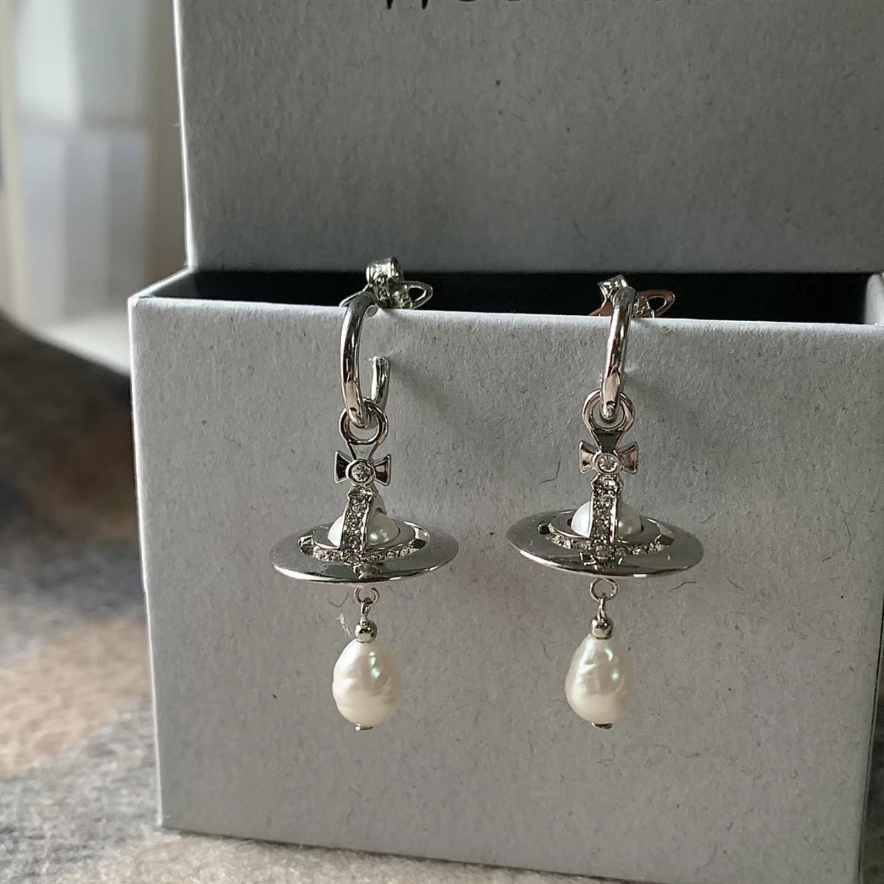 Vivienne Westwood Baroque Pearl Drop Saturn Earring - Original Replica Club