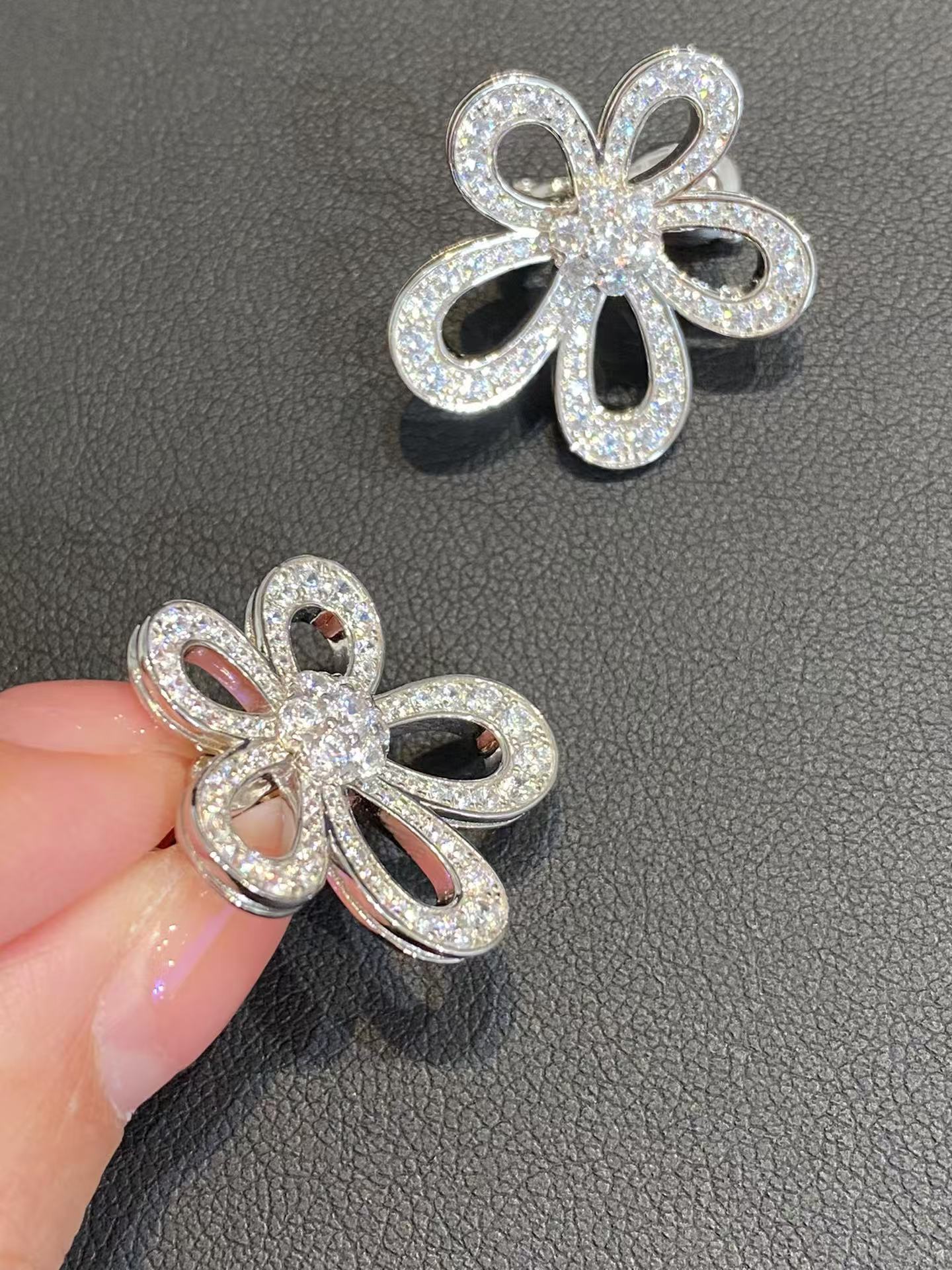 VCA Flowerlace Earrings - Original Replica Club