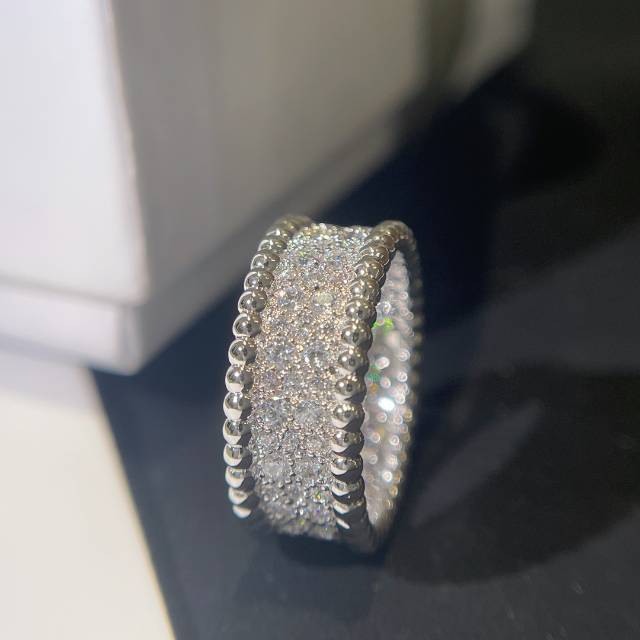 VCA Wide Perlee Diamonds Ring - Original Replica Club