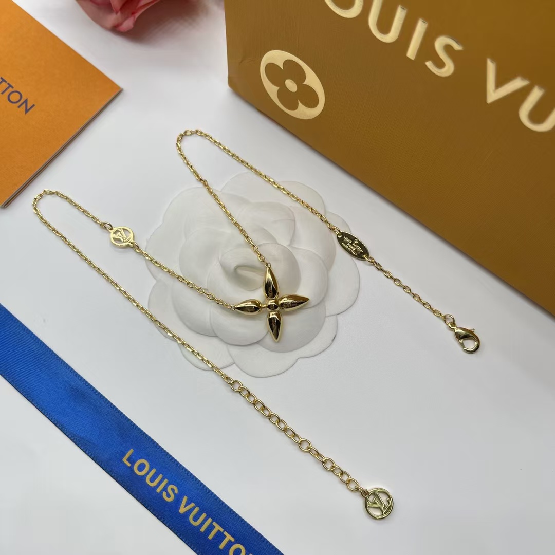 Louis Vuitton Dainty Star Pendant Necklace - Original Replica Club