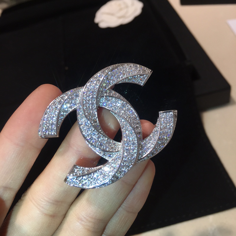 Chanel Super Sparkling Diamond Paved Brooch - Original Replica Club
