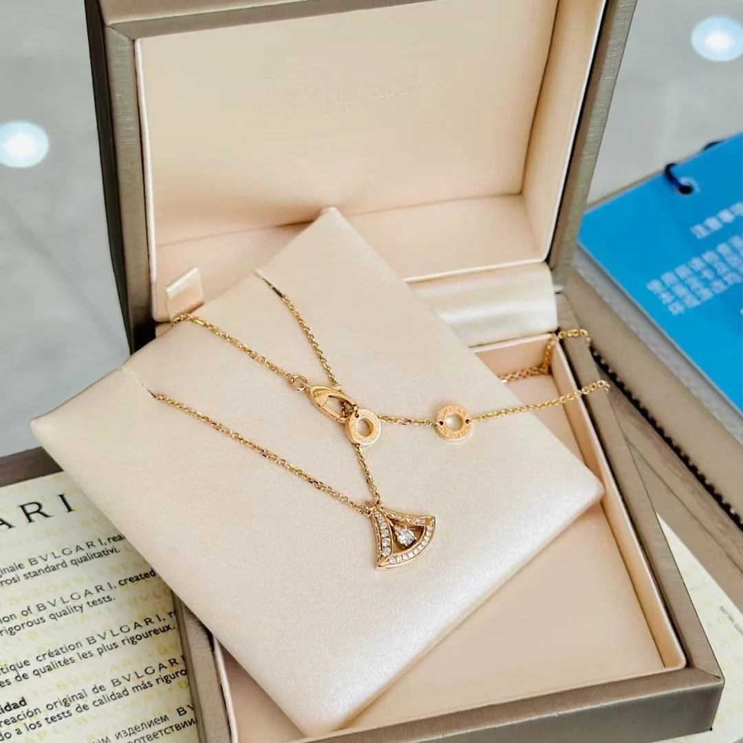 Bvlgari Divas' Dream Diamond Paved Pendant Necklace - Original Replica Club