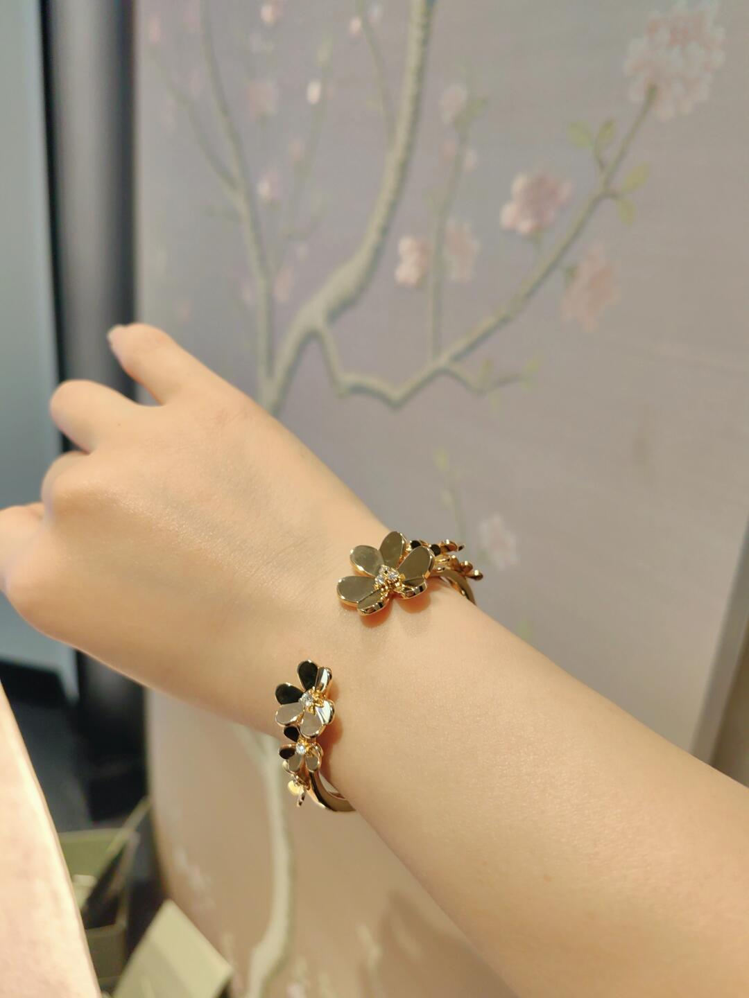 VCA Frivole 7 Flowers Bangle Bracelet - Original Replica Club