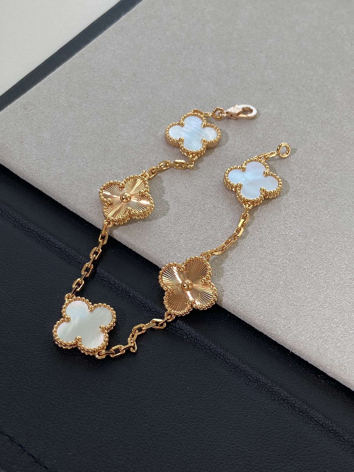 VCA Vintage Alhambra White and Gold Bracelet 5 Motifs - Original Replica Club