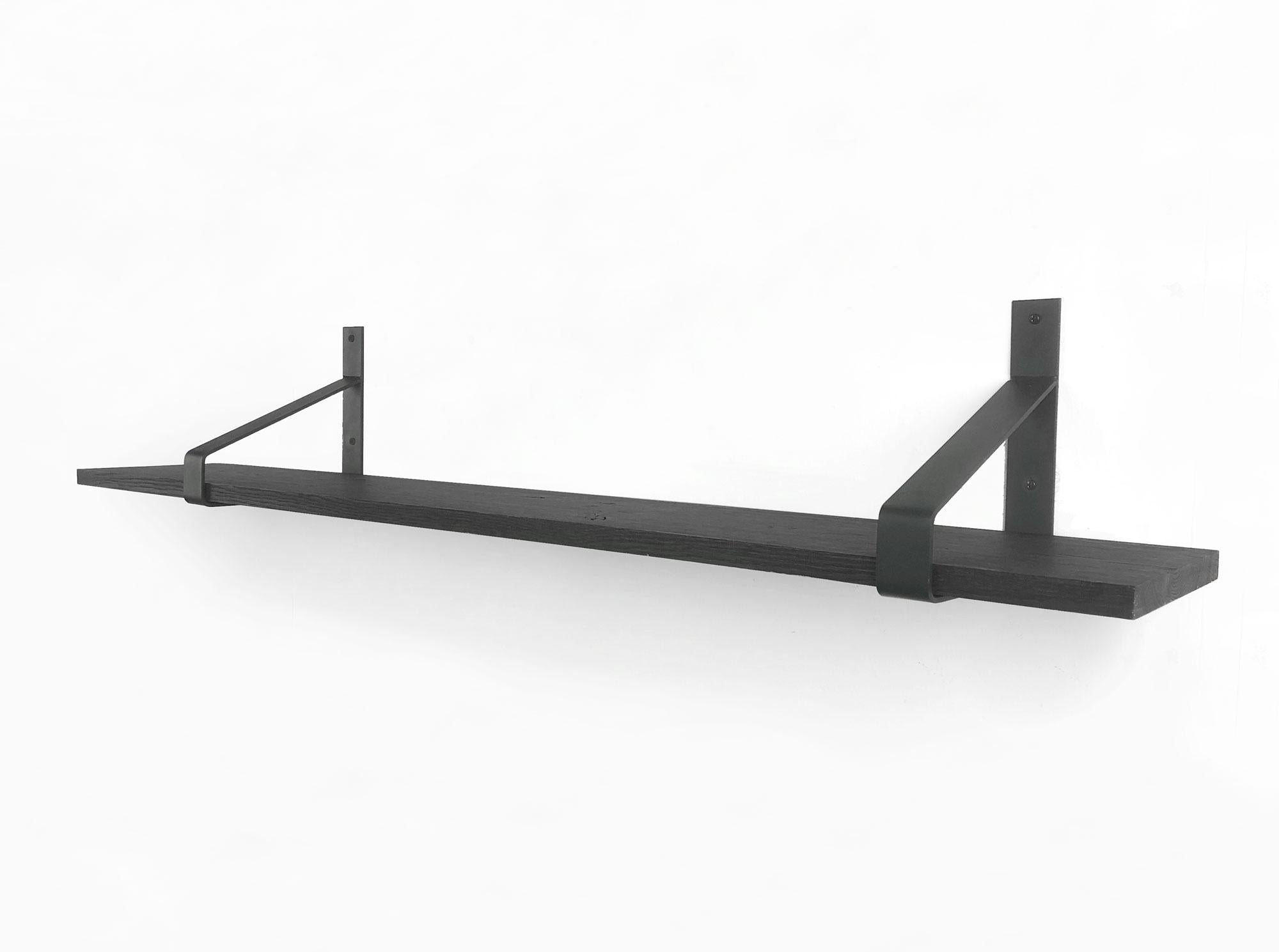 Woodbrothers 18mm wandplank recht zwart 50cm in 20cm diepe dragers