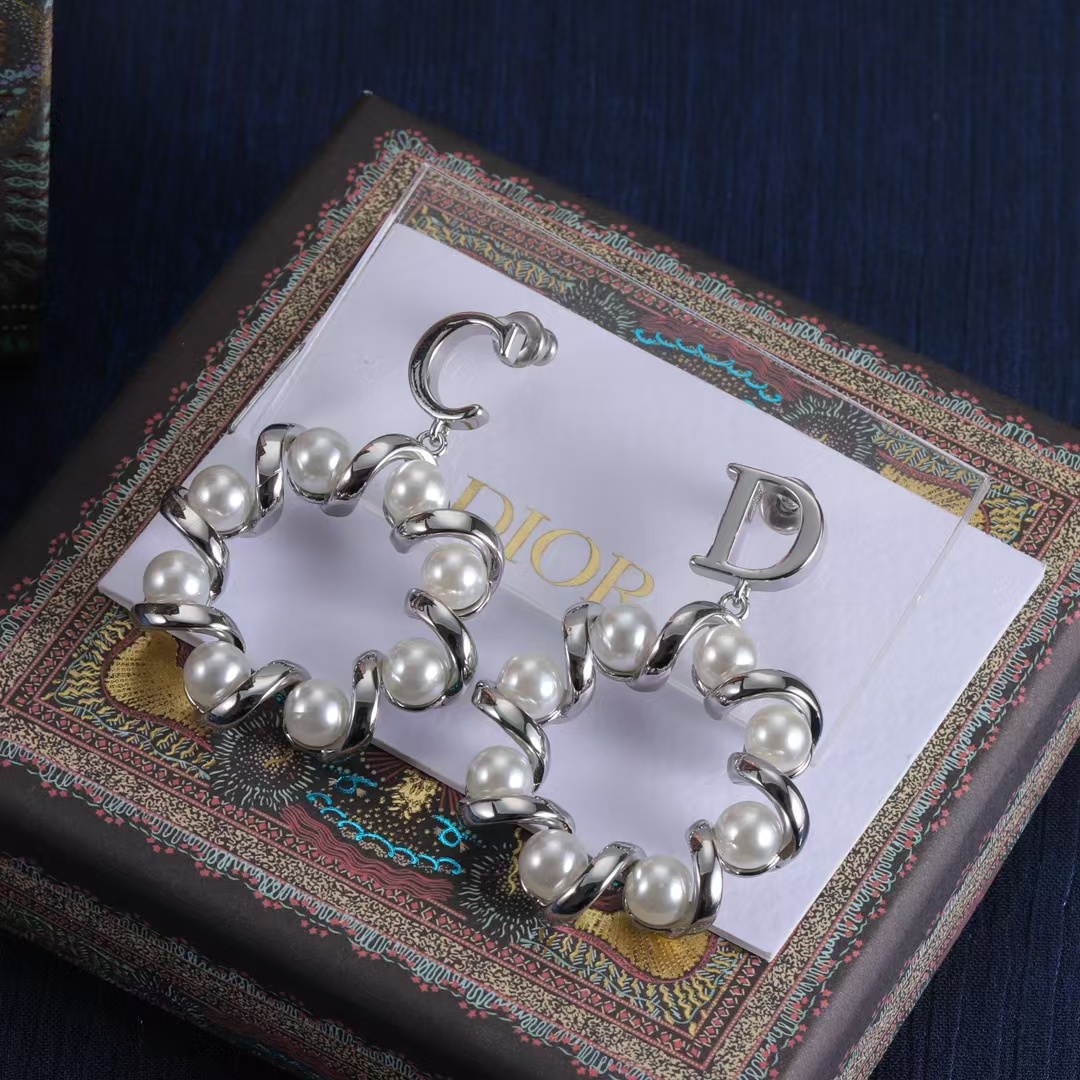 Dior Asymmetric CD Twisted Pearl Earrings - Original Replica Club