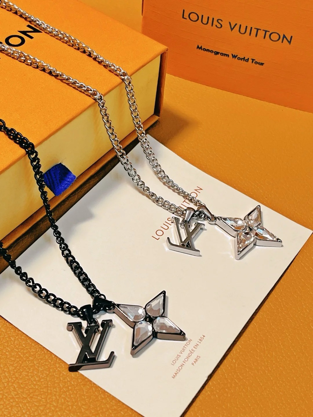 Louis Vuitton Unisex Clover LV Charm Necklace - Original Replica Club