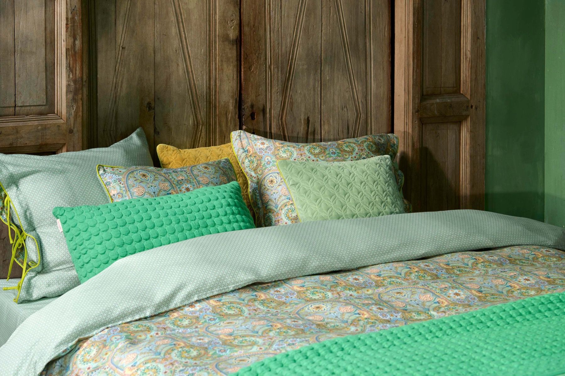 Cushion Fill in the dots Green