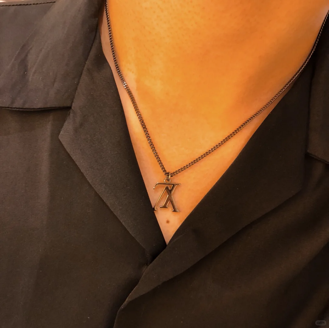 Louis Vuitton Limited Mens Necklace - 4 Colors Available - Original Replica Club