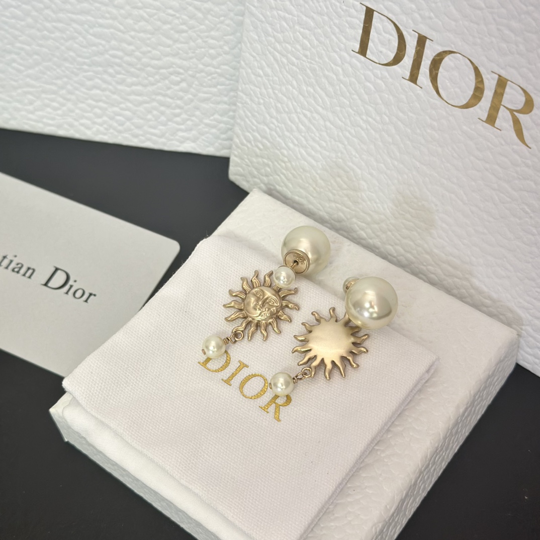 Dior Sun Face Pearl Earrings - Original Replica Club