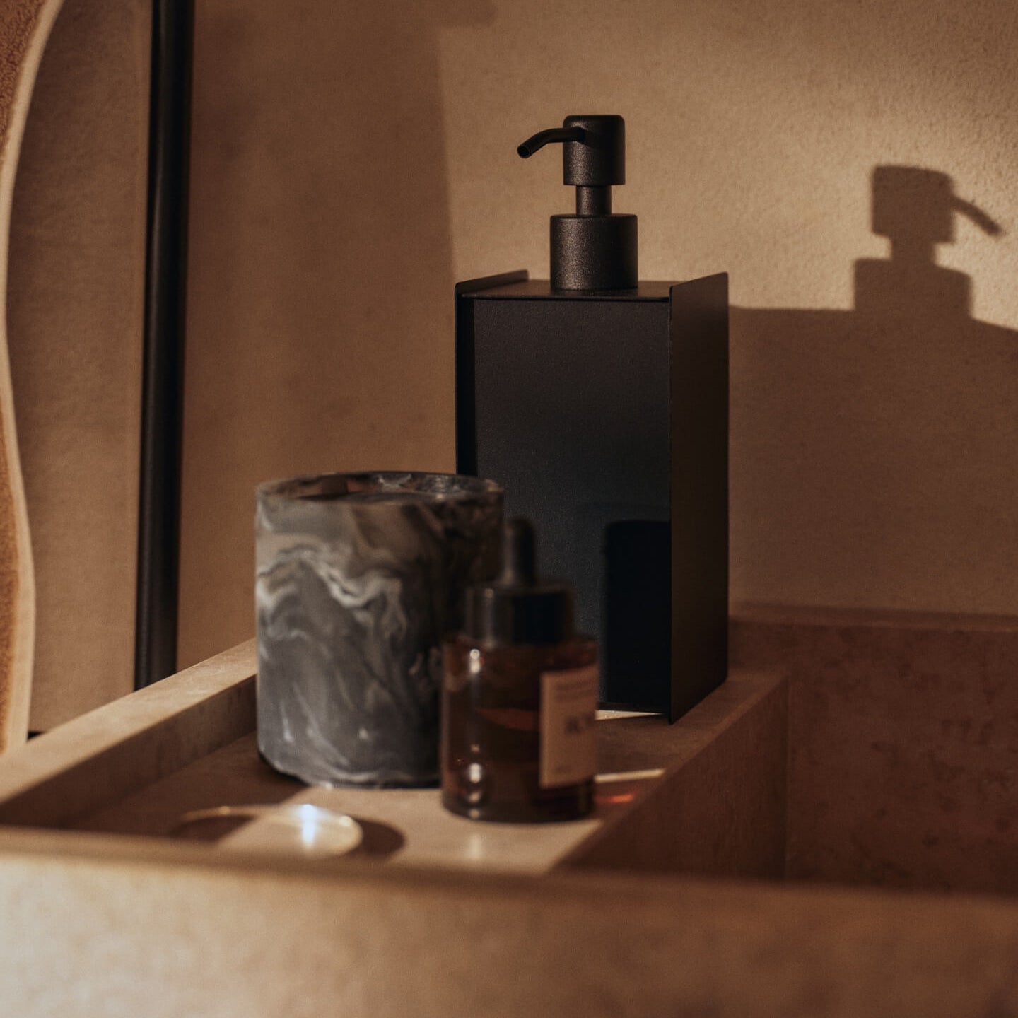 Ferm Living Sama Zeepdispenser - Black