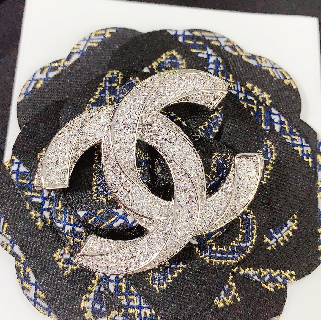 Chanel Super Sparkling Diamond Paved Brooch - Original Replica Club