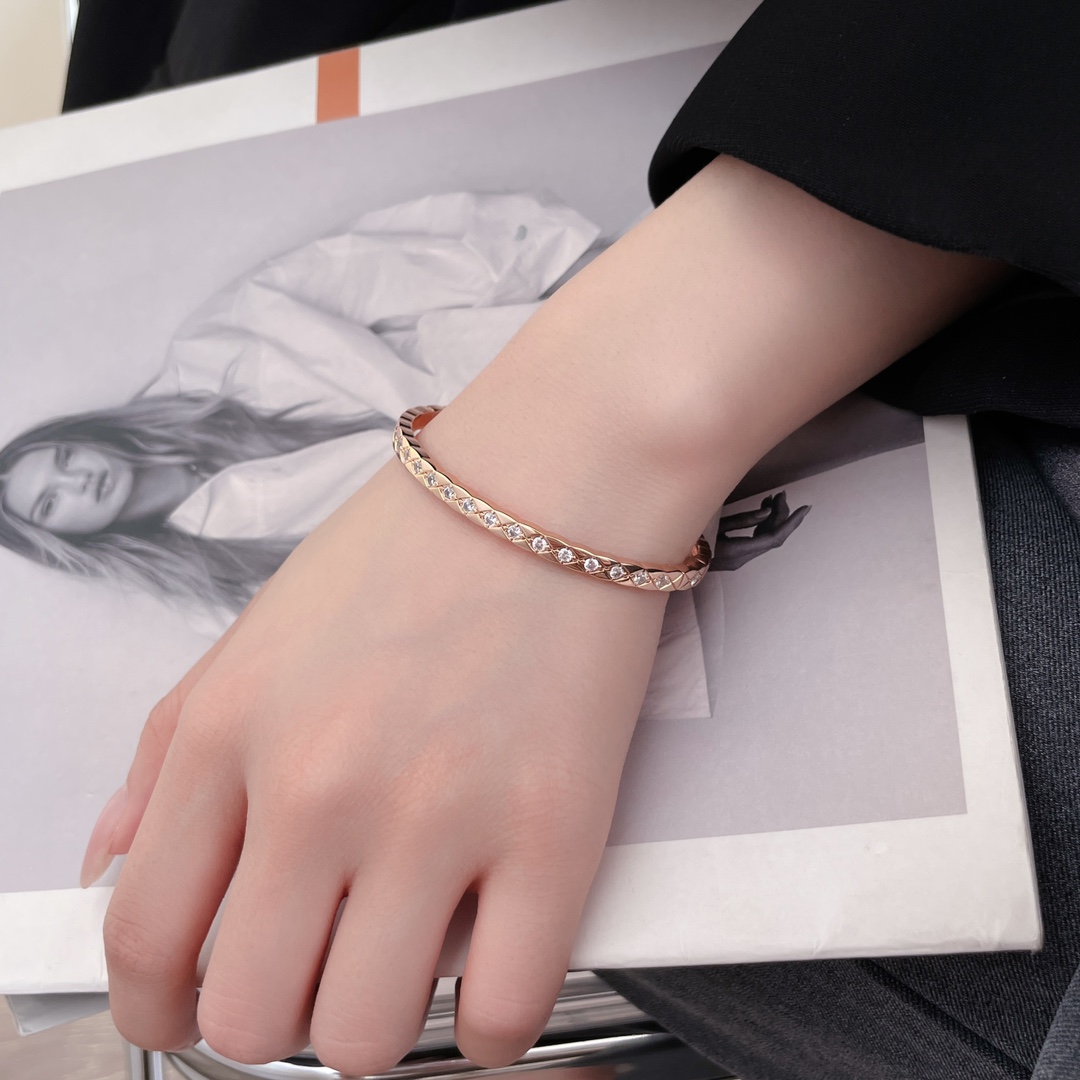 Chanel Coco Crush Full Diamond Paved Bangle Bracelet - Narrow Version - Original Replica Club