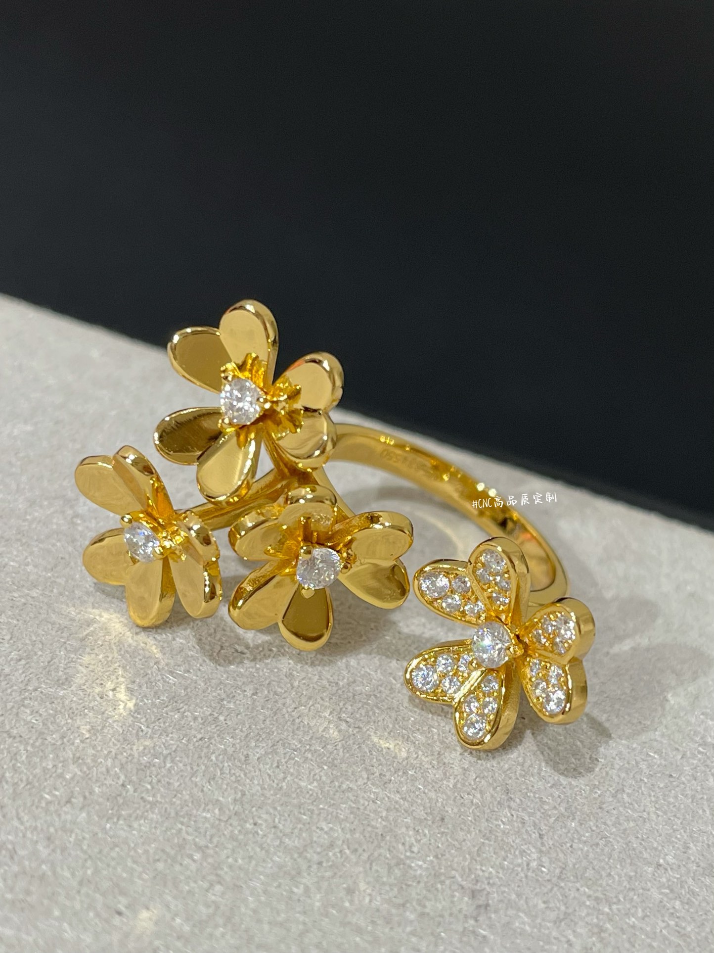 VCA Frivole Between the Finger Ring - Original Replica Club