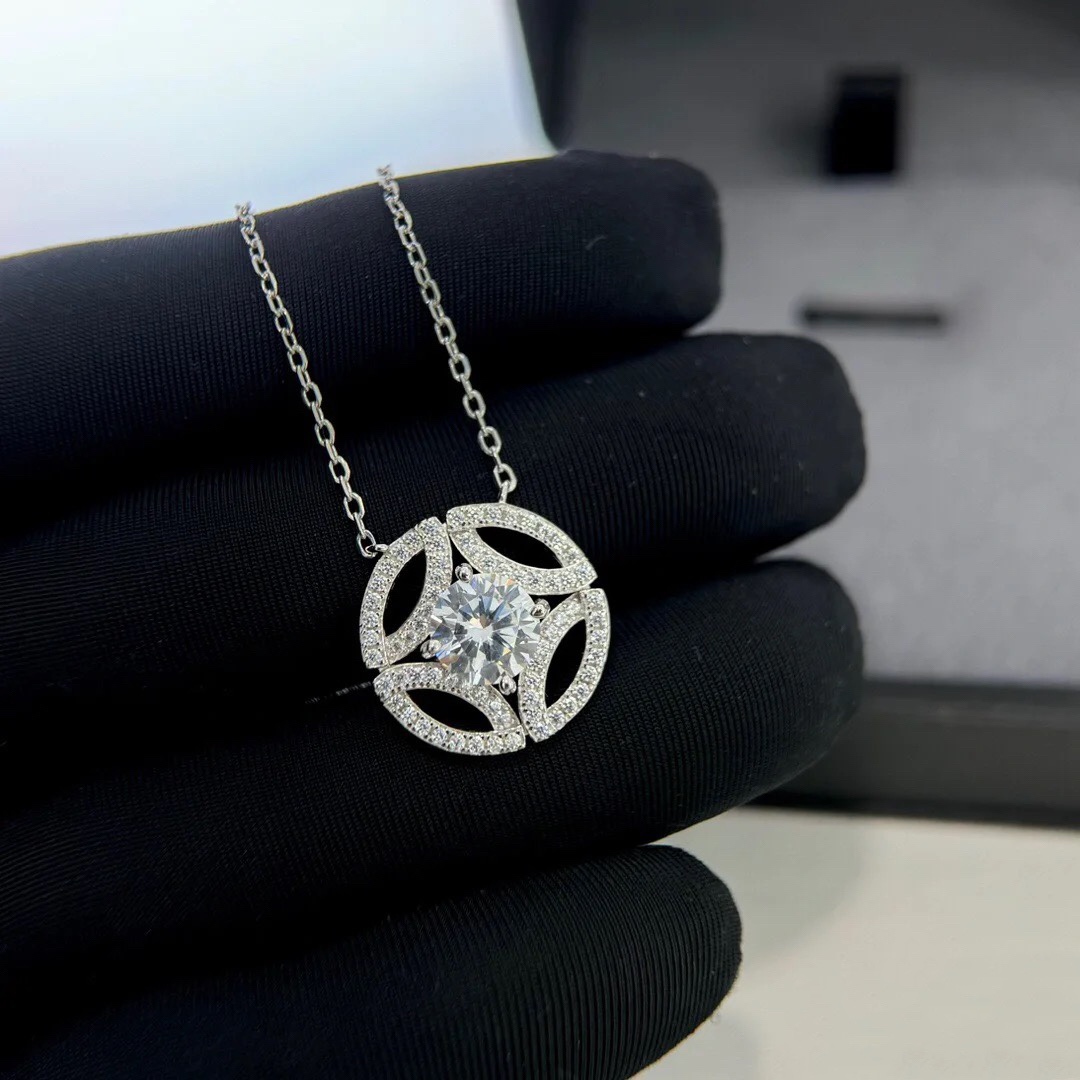 Cartier Hollow Round Pendant Necklace - Original Replica Club