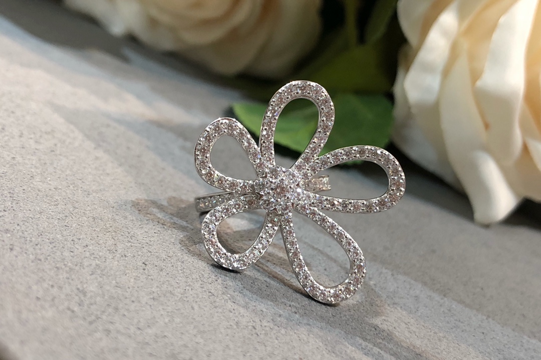 VCA Flowerlace Ring - Original Replica Club