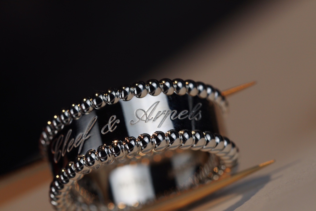 VCA Perlee Signature Ring - Original Replica Club