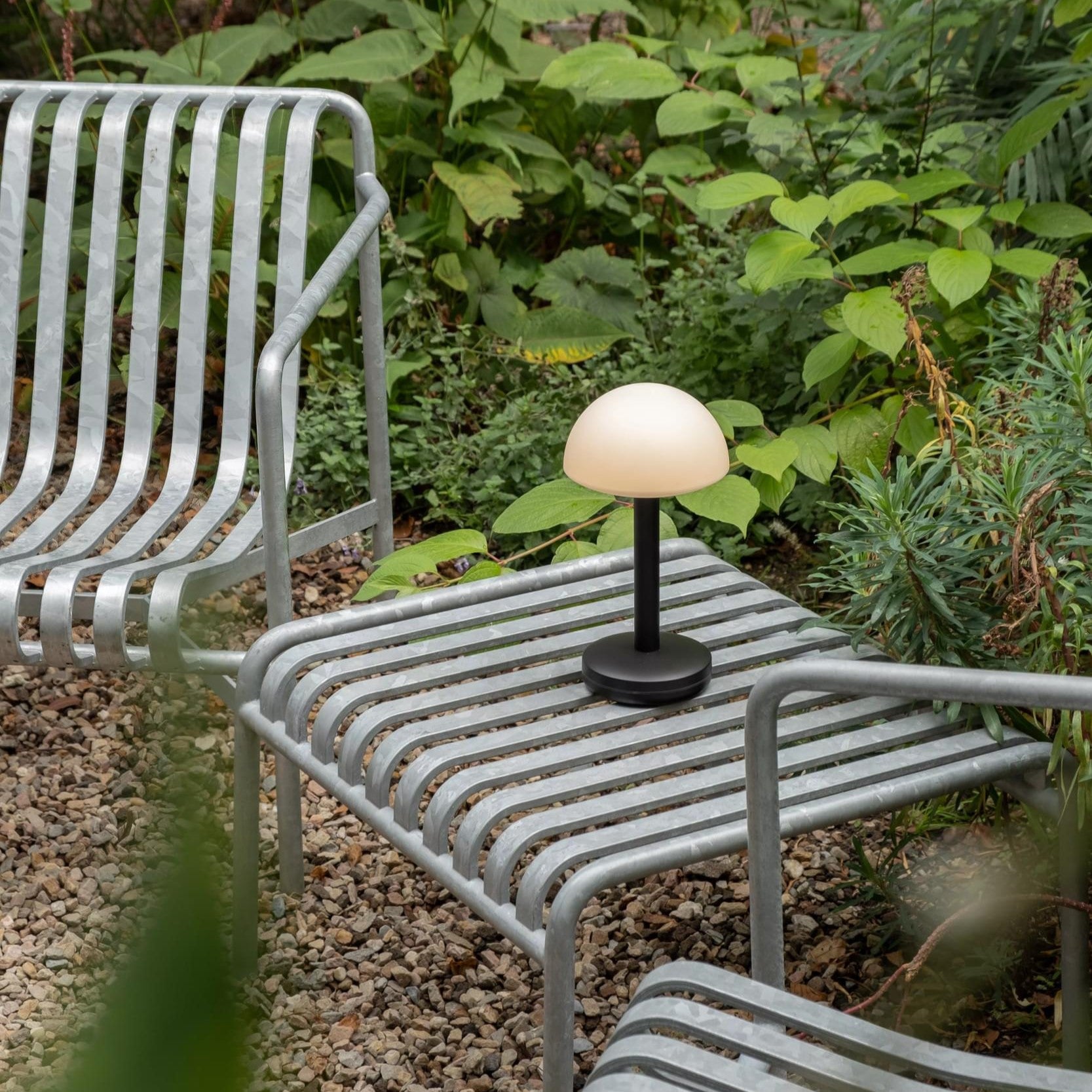 Humble Bug Oplaadbare Tafellamp - Black Frosted