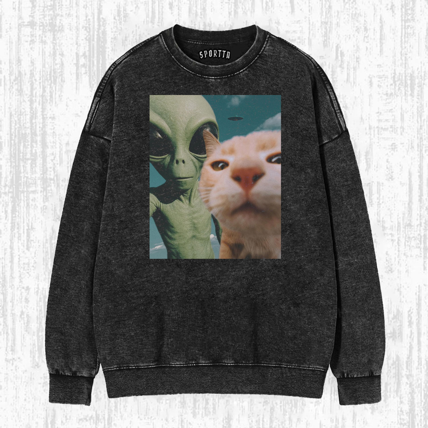 APPEARANCE OF ALIEN AND CAT T-SHIRT