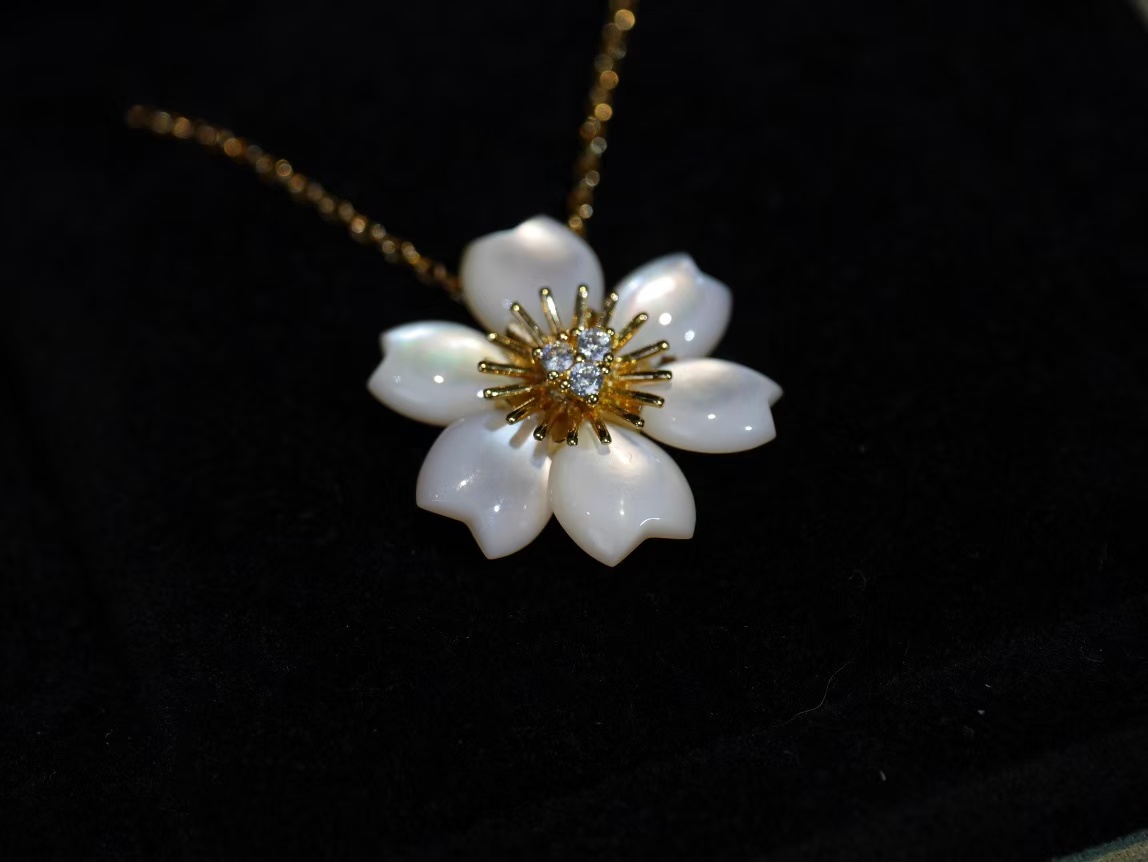 VCA Rose de Noël Pendant Necklace - Mini - Original Replica Club