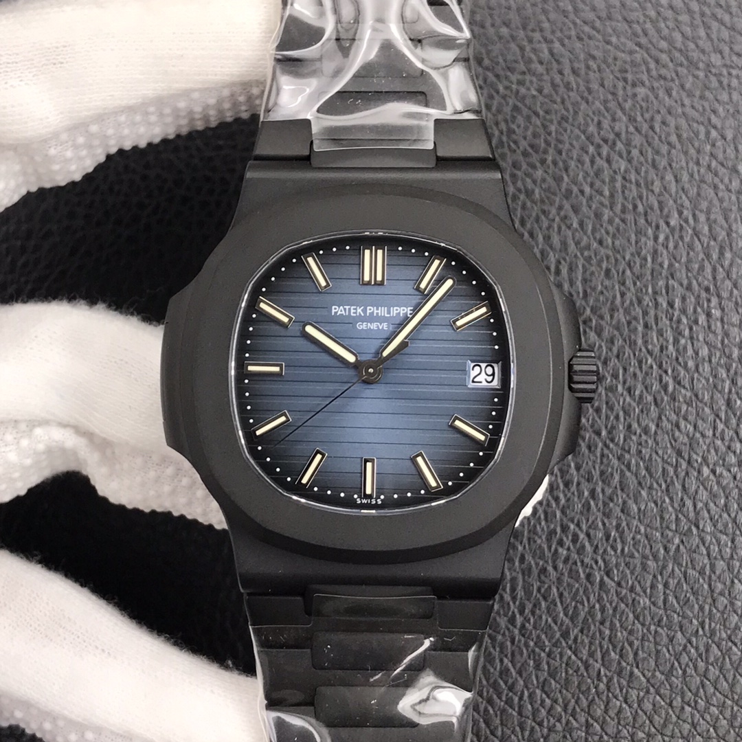 Replica Patek Philippe Nautilus Blue Dial 5711 40MM Mens Watch