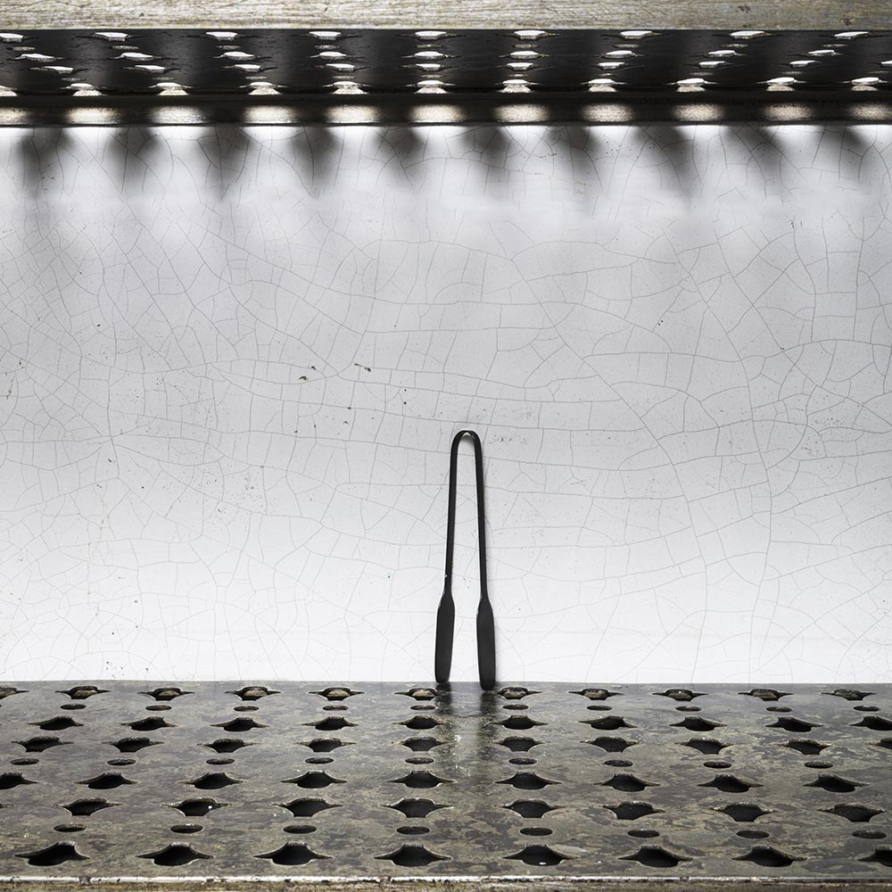 Pince en métal martelé - Anthracite - La Nouvelle Table
