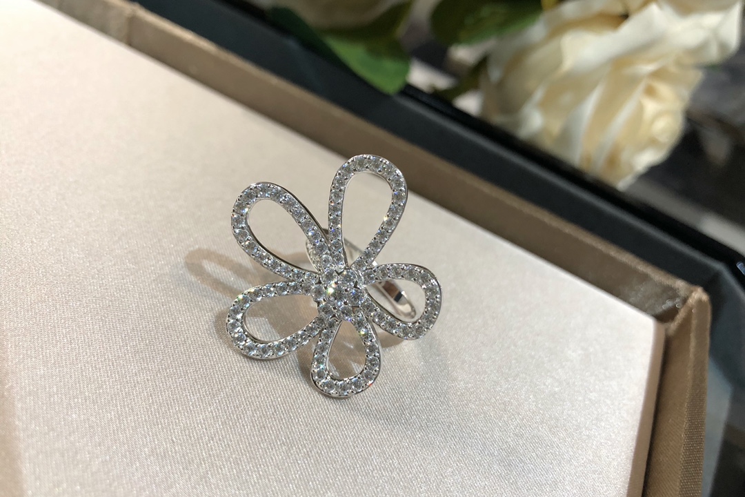 VCA Flowerlace Ring - Original Replica Club