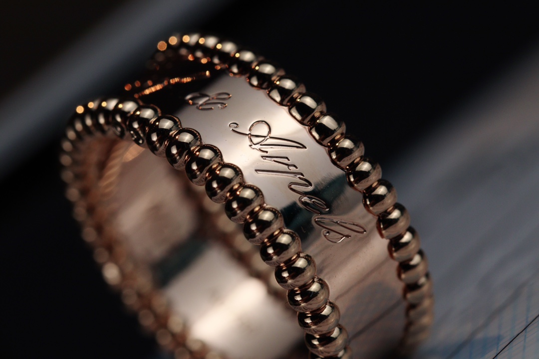 VCA Perlee Signature Ring - Original Replica Club
