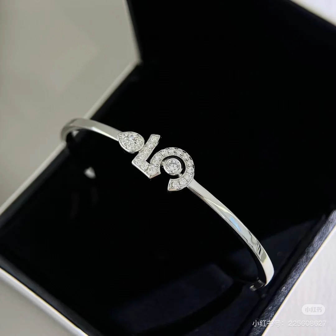Chanel NO.5 Bangle Bracelet - Original Replica Club