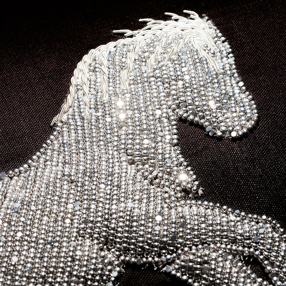 COUSSIN PERLÉ CHEVAL DEBOUT - SOIE NOIRE, PERLÉ, PETIT MODÈLE
