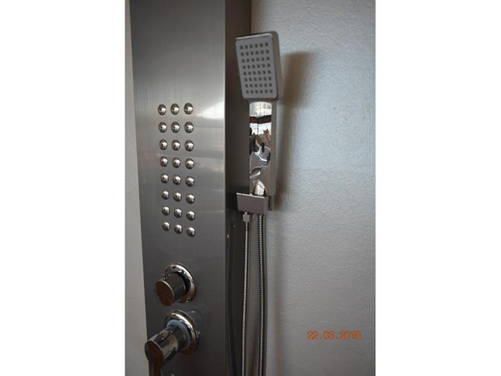 Fra9010 Columna de hidromasaje satinada en acero inoxidable 18/10