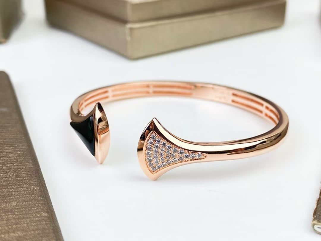 Bvlgari Divas' Dream Open Cuff Bangle Bracelet in Rose Gold - Original Replica Club