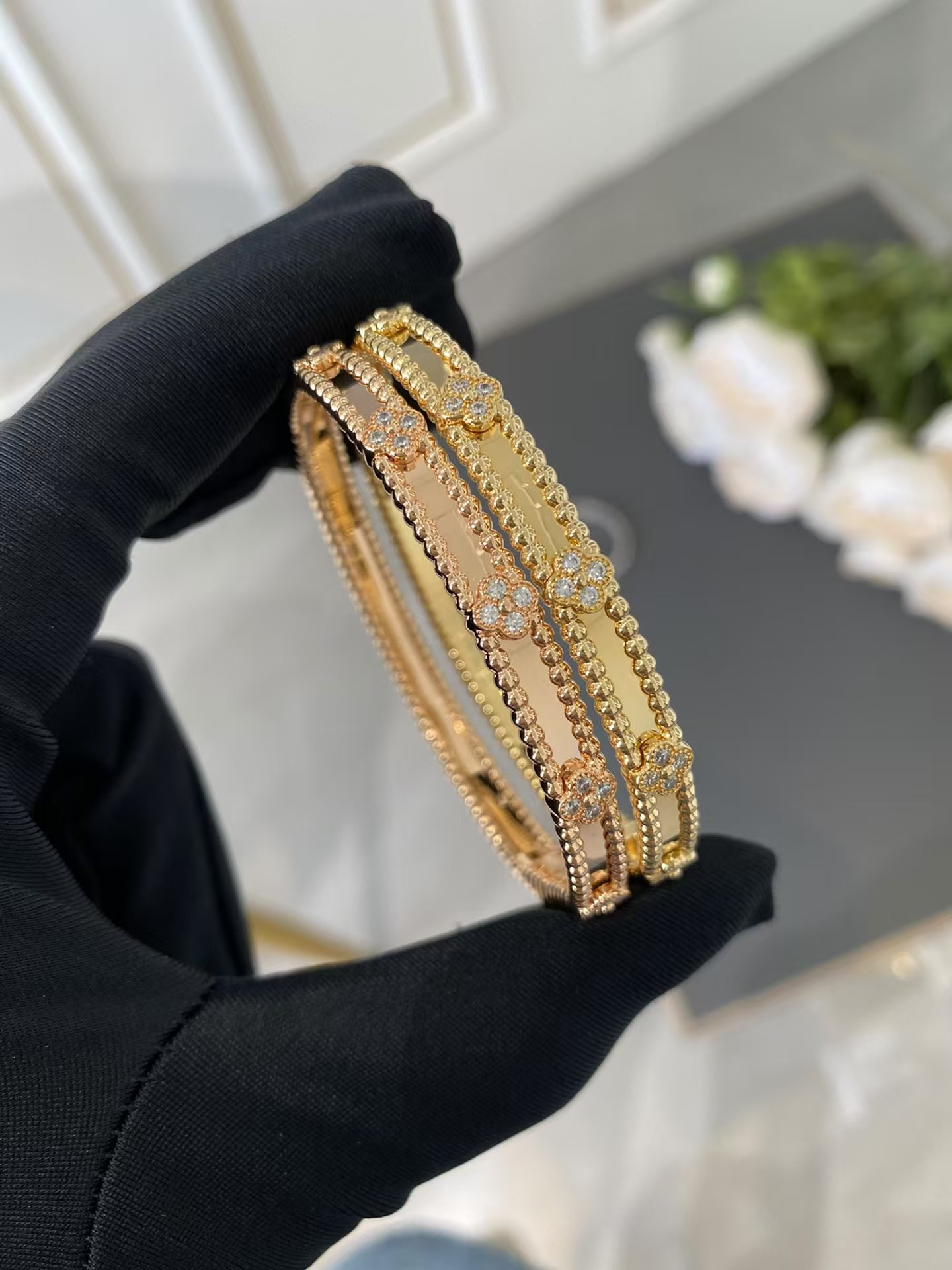 VCA Perlee Sweet Clovers Bracelet Bangle, Medium Model - Original Replica Club