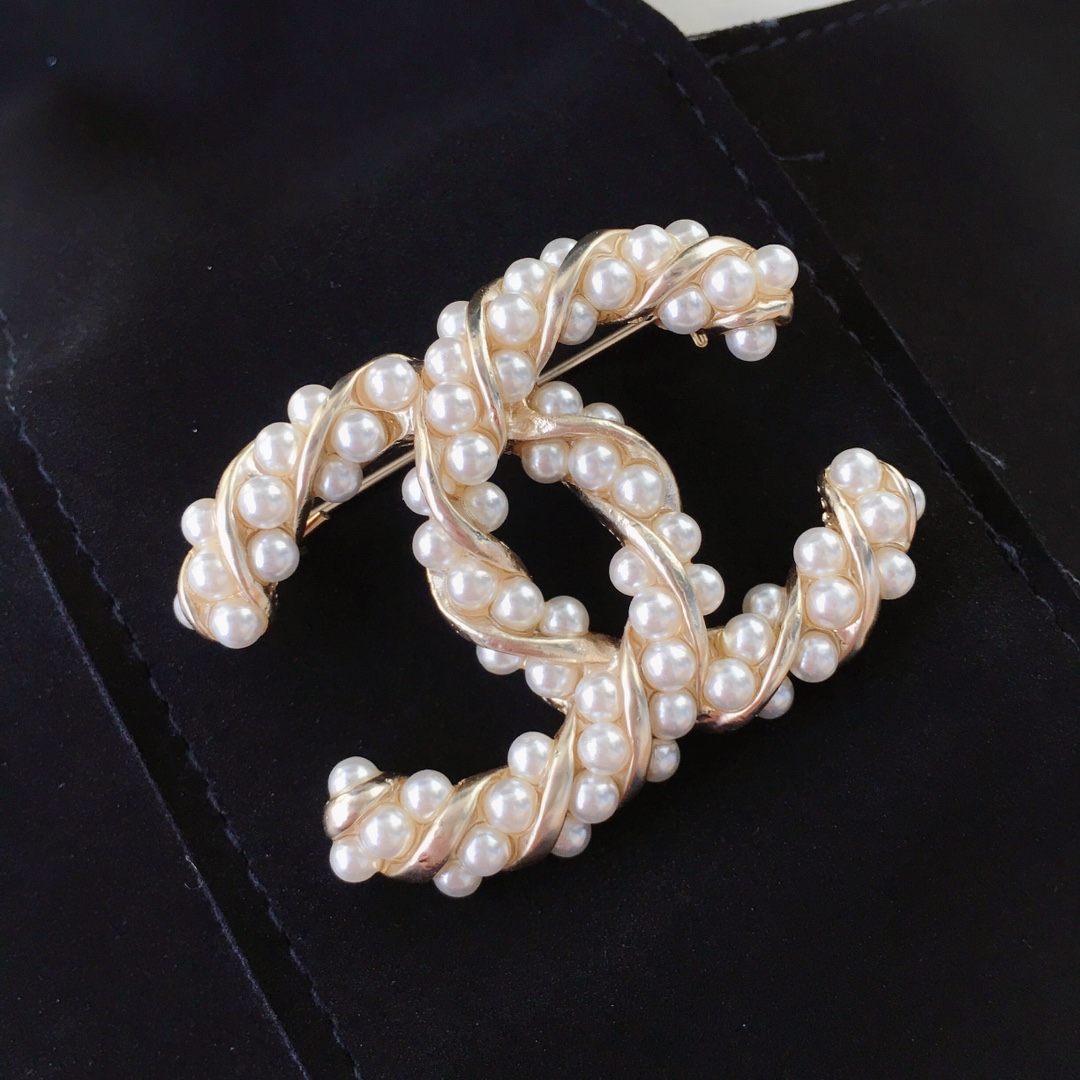 Chanel Pearl Wrap Gold Twist CC Brooch - Original Replica Club