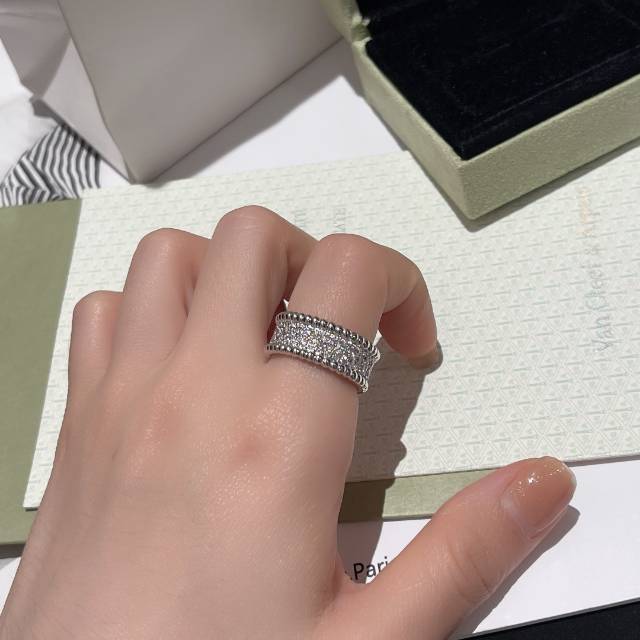 VCA Wide Perlee Diamonds Ring - Original Replica Club
