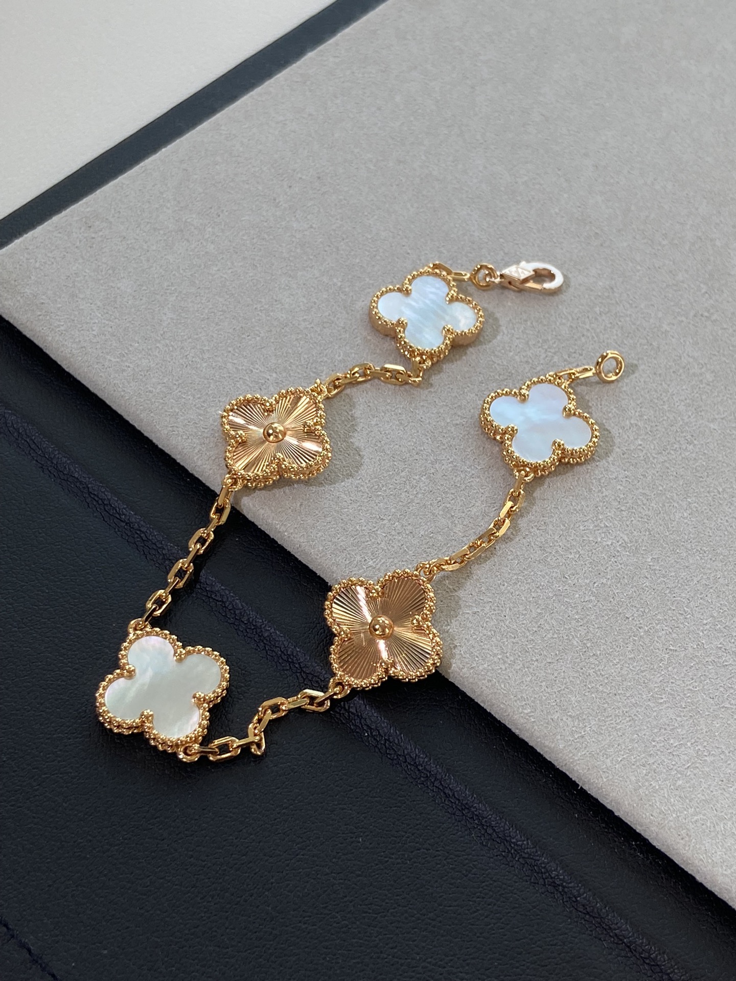 VCA Vintage Alhambra White and Gold Bracelet 5 Motifs - Original Replica Club