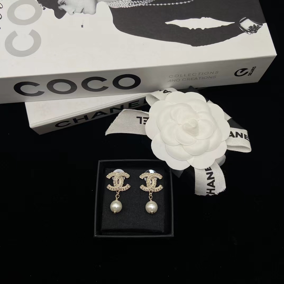 Chanel Pearl Drop Earrings - Original Replica Club