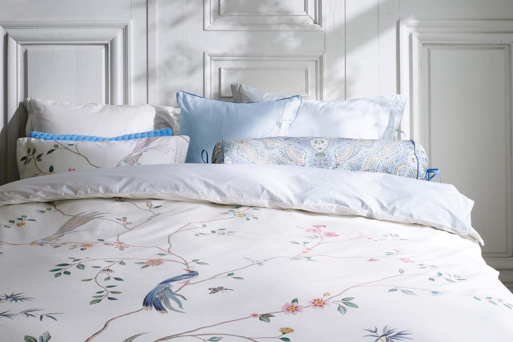 Cushion Bamboo Blossom White