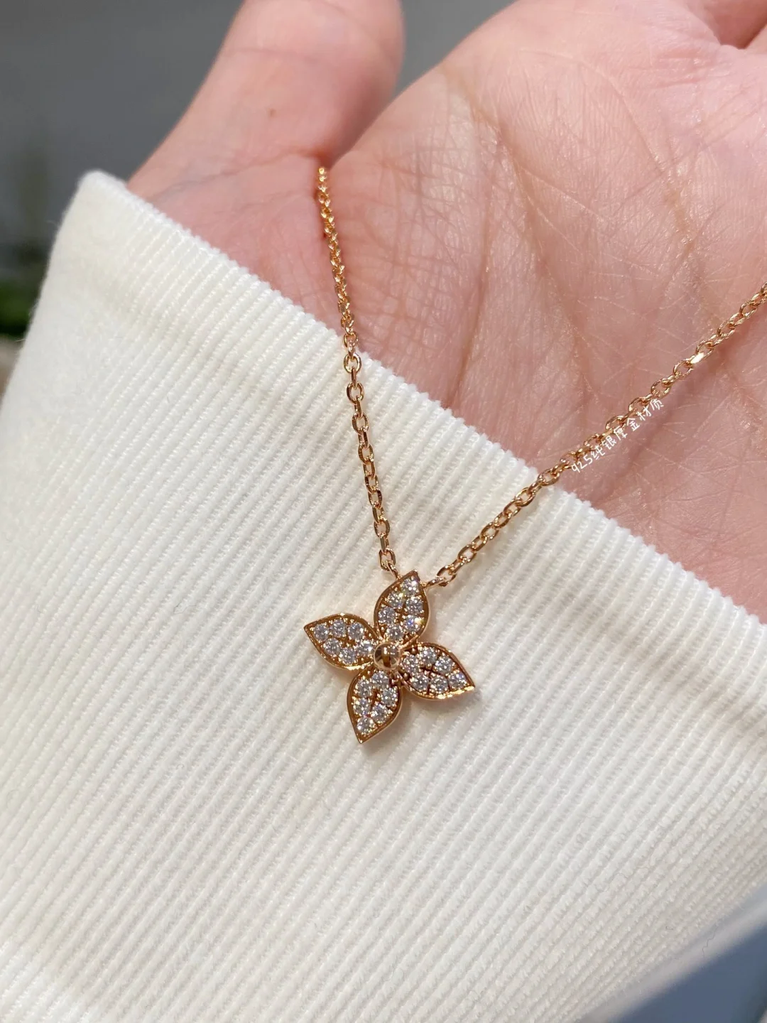Louis Vuitton Idylle Blossom Pendant Necklace-One Flower - Original Replica Club