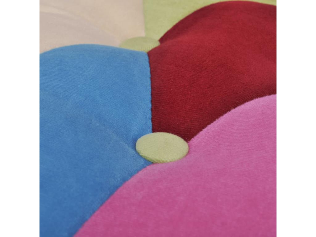 Sillón de estilo francés con diseño de retales de tela