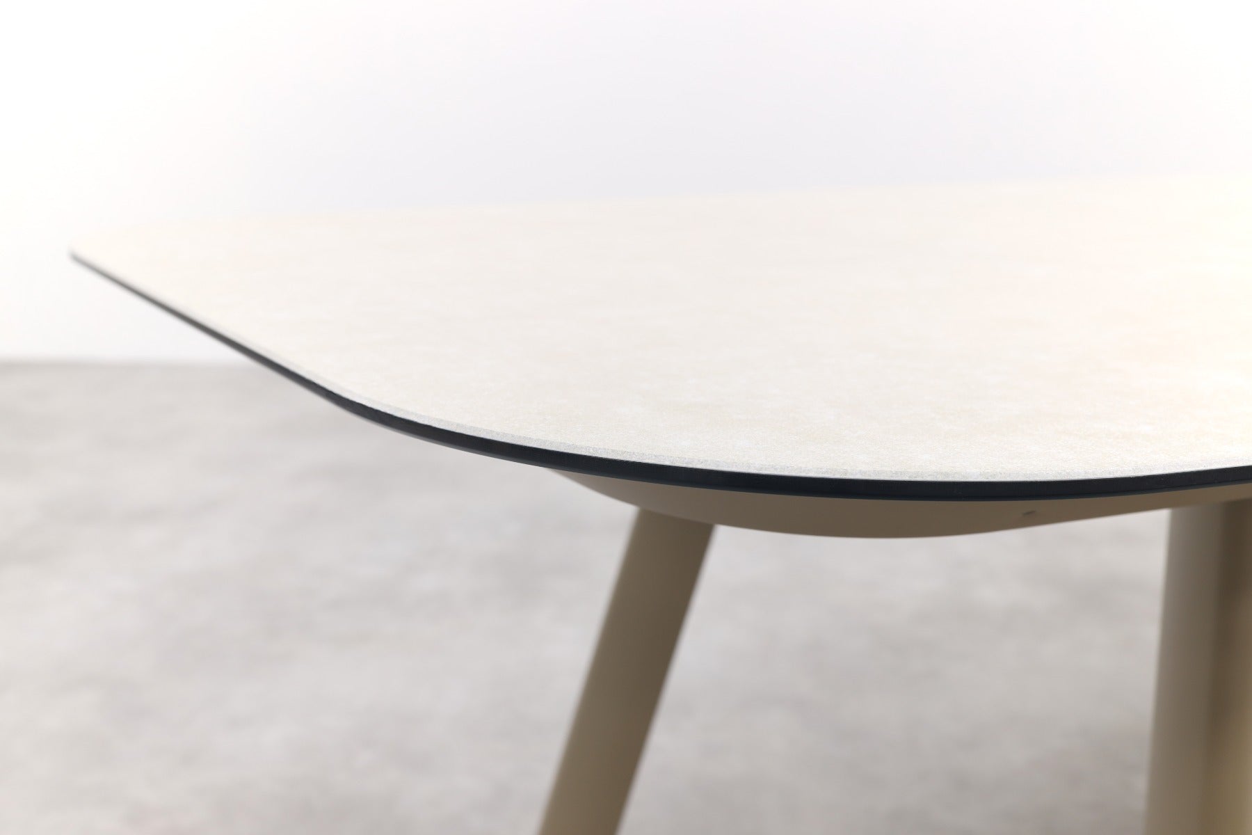 Taste Manolo Deens ovale tuintafel 240x103 cm. - Latte