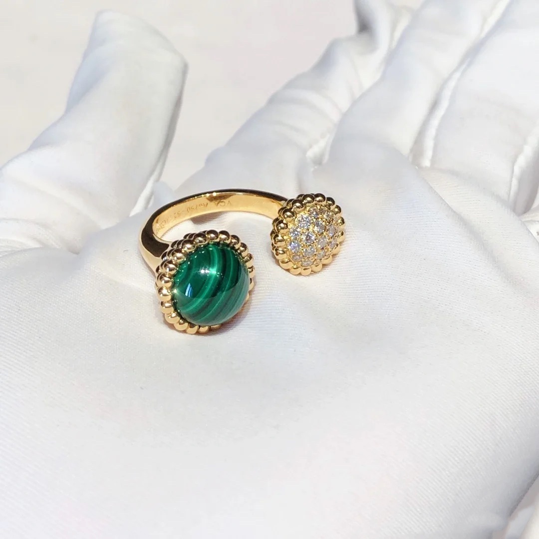 VCA Malachite Perlee Couleurs Between the Finger Ring - Original Replica Club